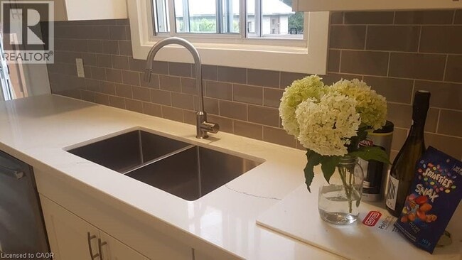 Photo du bâtiment - 203 Erb St E