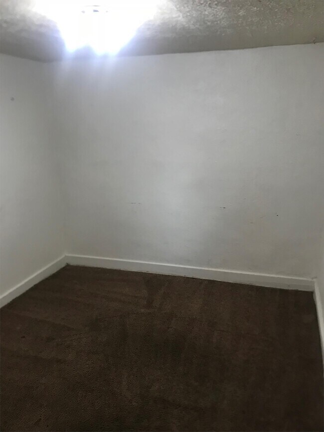 Building Photo - 1123-1123 University Ave