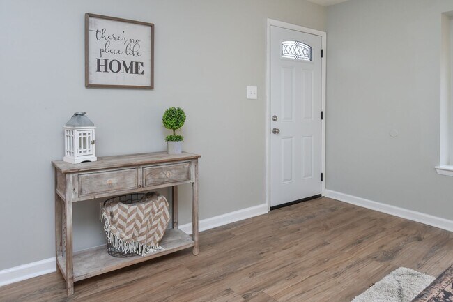 Foto del edificio - Completely Updated & Ready NOW!! 1-Car Attached Garage! Pet Friendly!