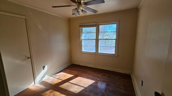 Foto del edificio - 298 Lindale Ave