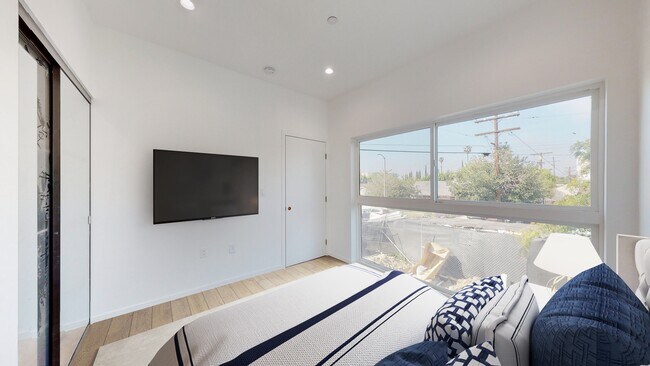 Foto del edificio - 6342 Camellia Ave