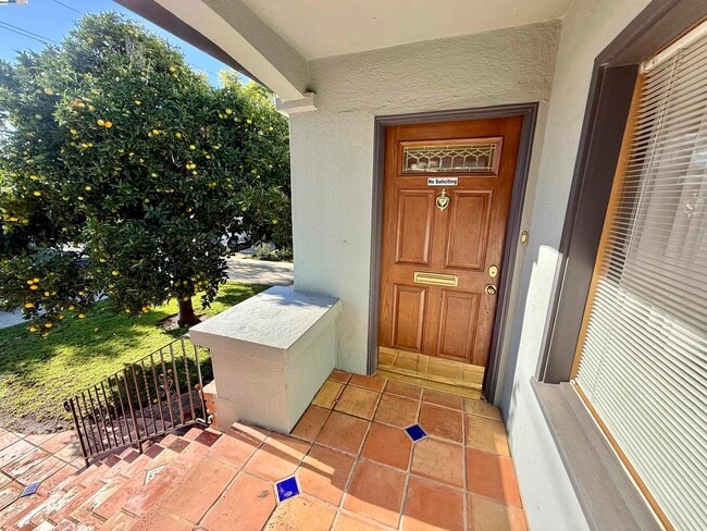 Foto del edificio - 252 Stoakes Ave