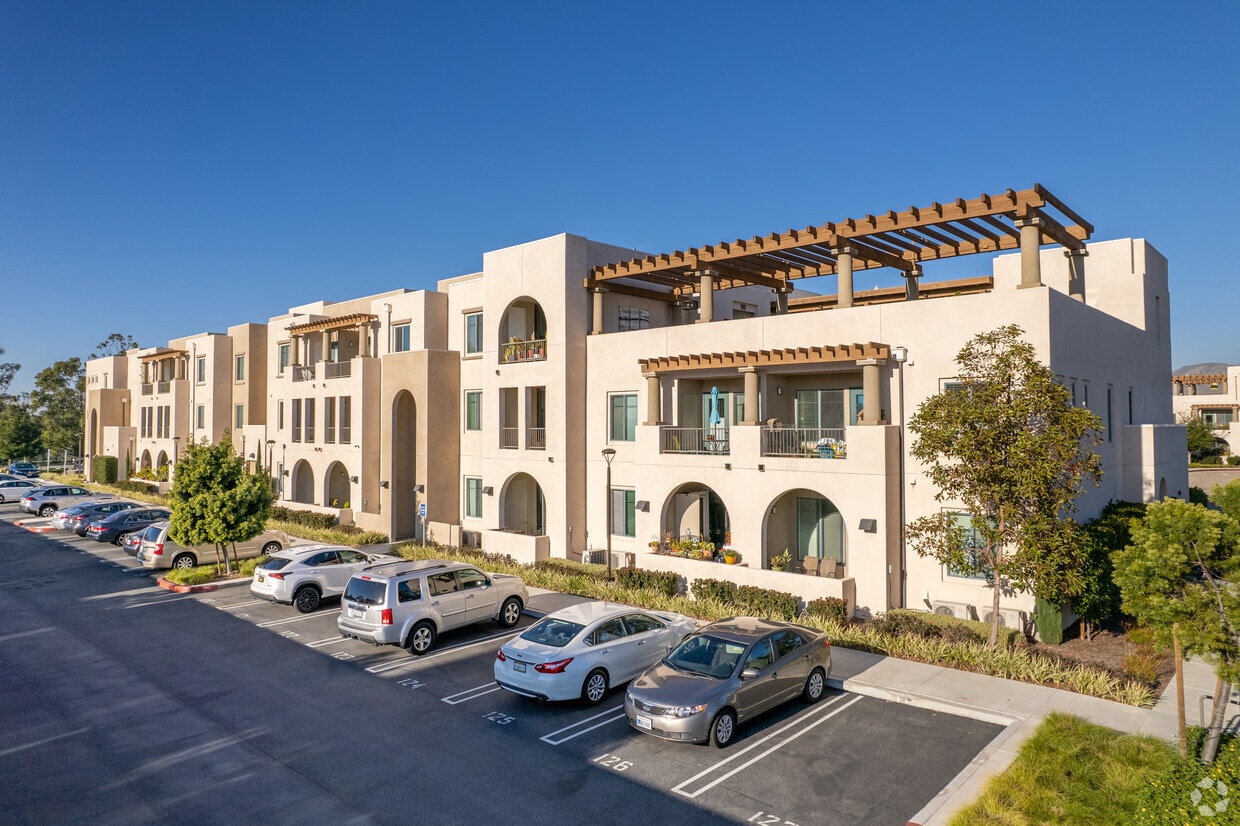 Luxaira Apartments in Irvine, CA