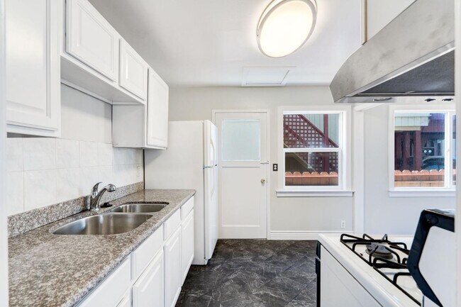 Building Photo - 116 2nd St
