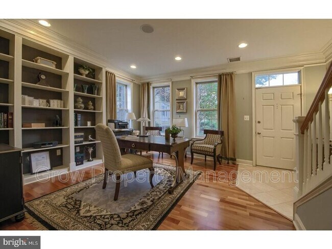 Building Photo - 105 Admirals Way