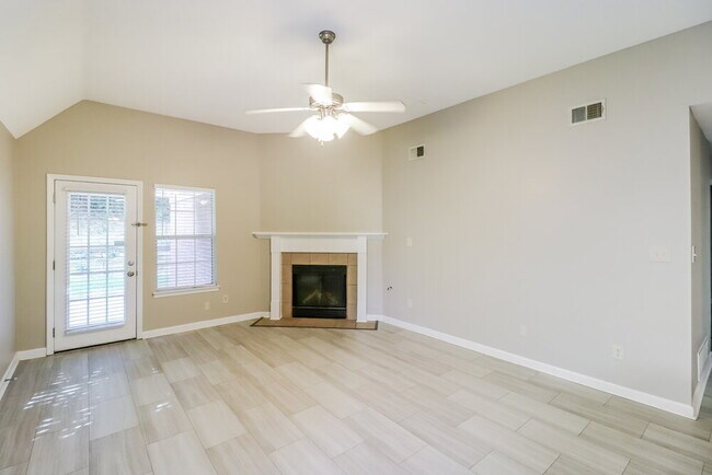 Building Photo - 7039 Maple Grove Rd