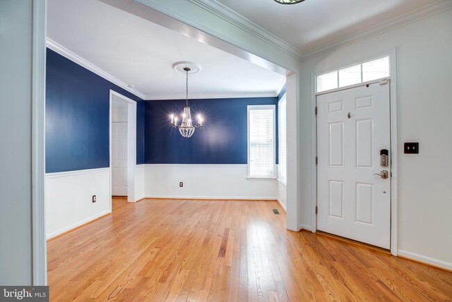 Building Photo - 7010 Lawnwood Ct