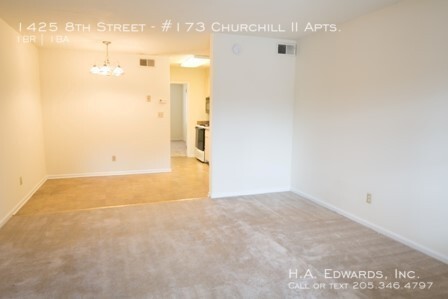 Churchill II Apartments photo'