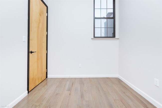 Foto del edificio - 12 Saint Nicholas Ave