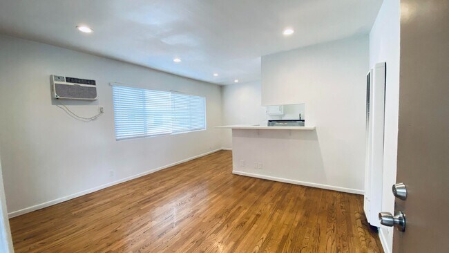 Interior Photo - 1519-1521 Purdue Ave.