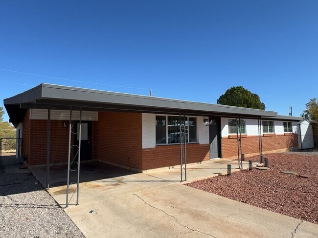 Building Photo - Nice 4 Bedroom House with Bonus Room