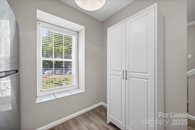 Foto del edificio - 704 Heritage Pkwy