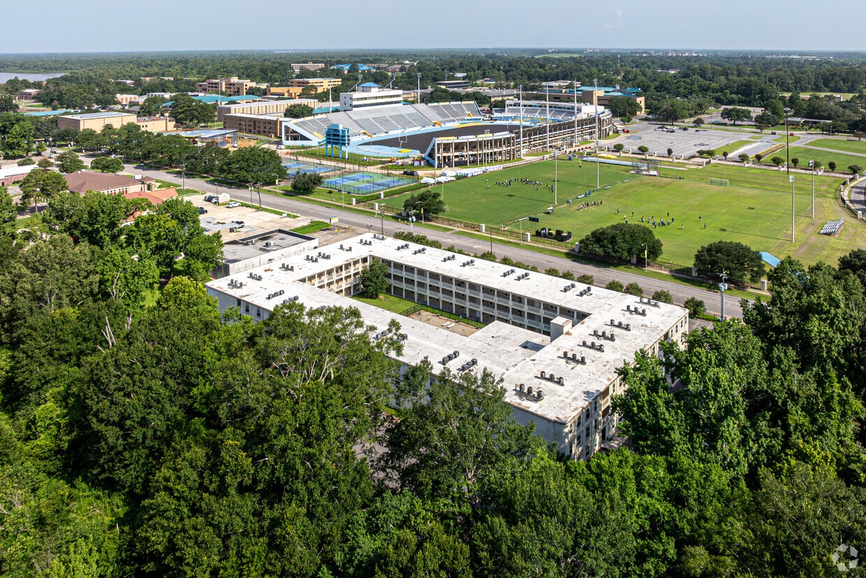 Primary Photo - Jaguar Plaza