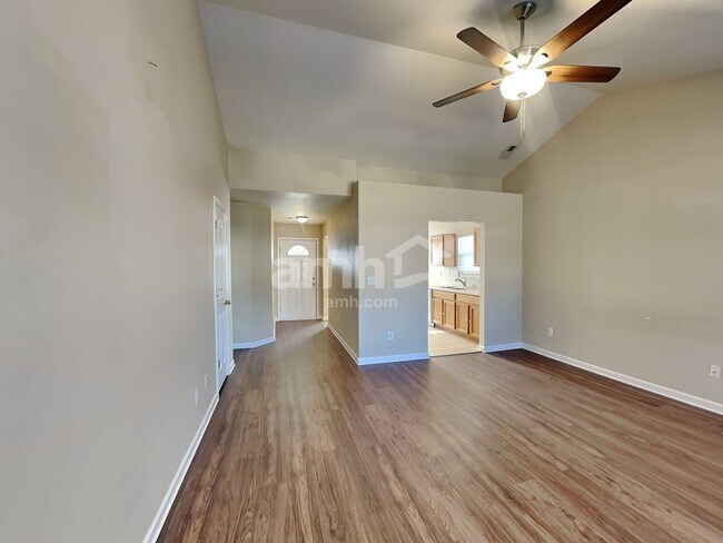 Building Photo - 10202 Green Hedge Avenue