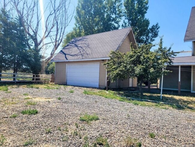 Building Photo - Fresh Air Country Living 4 Bedroom, 2.5 bath