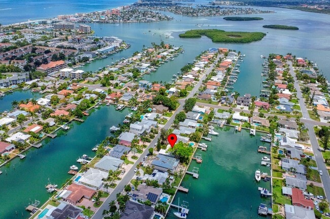 Building Photo - Treasure Island Three Bedroom, Two Bath Fu...