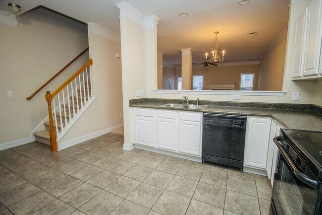 Foto del edificio - Discover comfortable living in Hampton Forest — a charming 2 bedroom, 2.5 bath townhouse in Colum...
