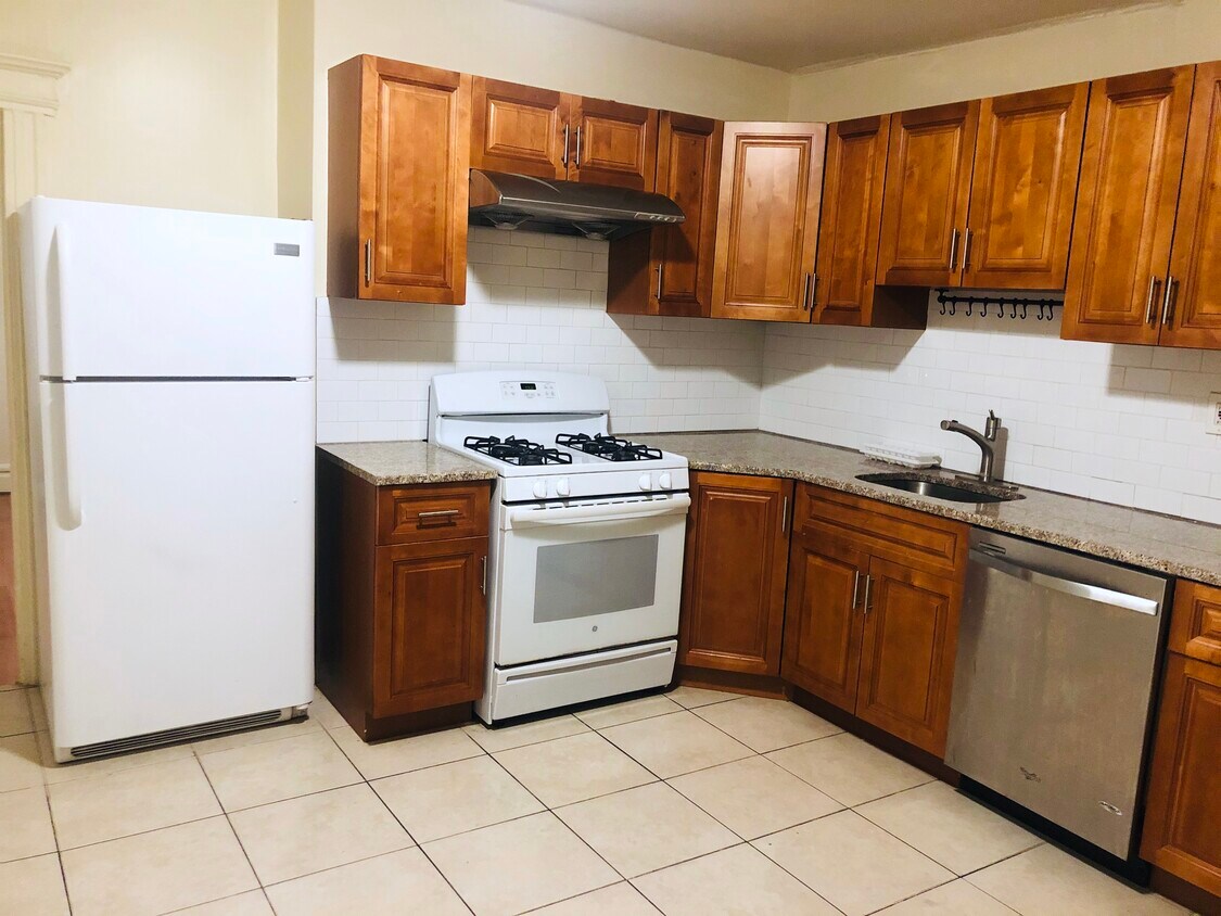 Kitchen - 427 Hamilton St