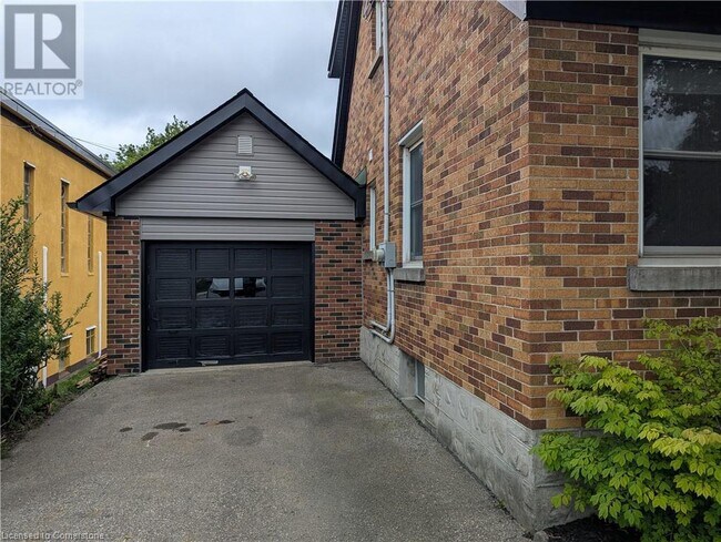 Photo du bâtiment - 224 Highland Rd E