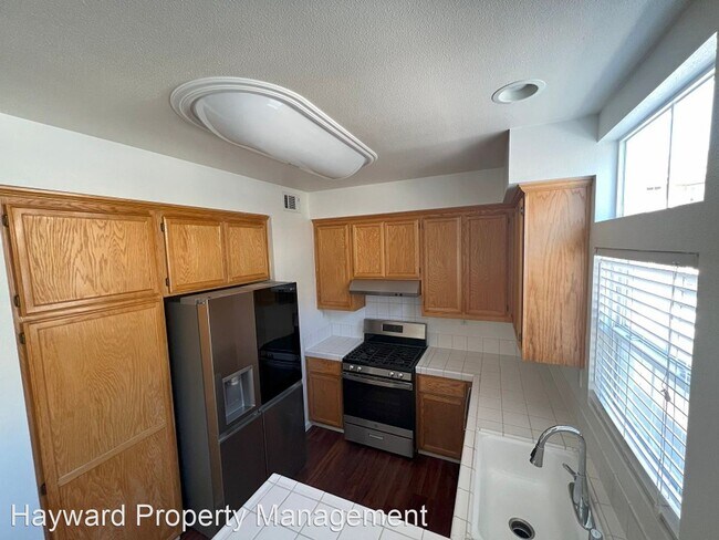 Building Photo - 2 br, 2.5 bath House - 3444 Dayton Common