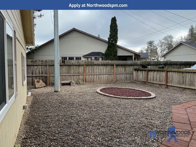 Building Photo - Newly Renovated 2 Bedroom 1 Bath Home Central Point