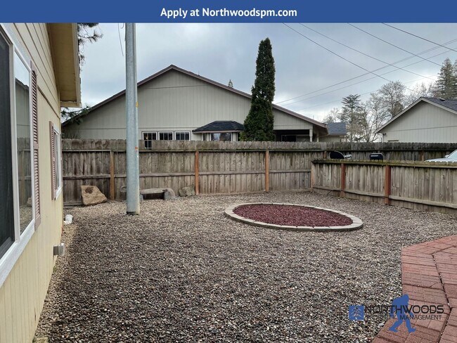 Foto del edificio - Newly Renovated 2 Bedroom 1 Bath Home Central Point