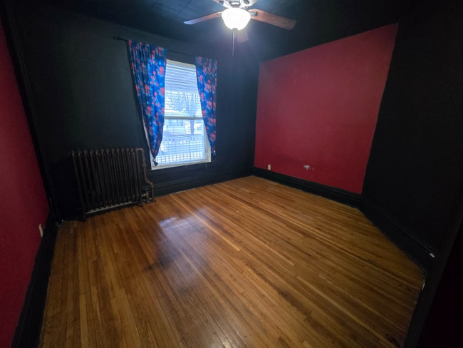 Building Photo - 994 Reaney Ave E