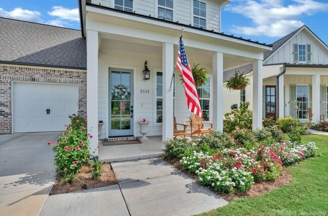 Building Photo - Highly Desired In One of South Shreveport'...