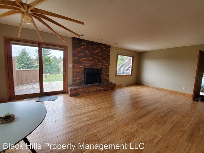 Building Photo - 3 br, 1.5 bath House - 3210 Iris Drive