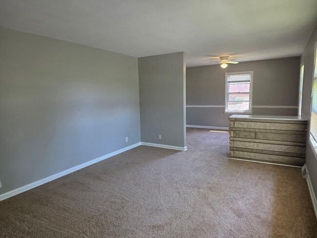Building Photo - 1728 Shenandoah Dr