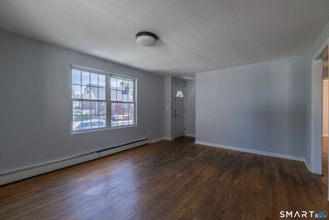Building Photo - 318 Valley Ave
