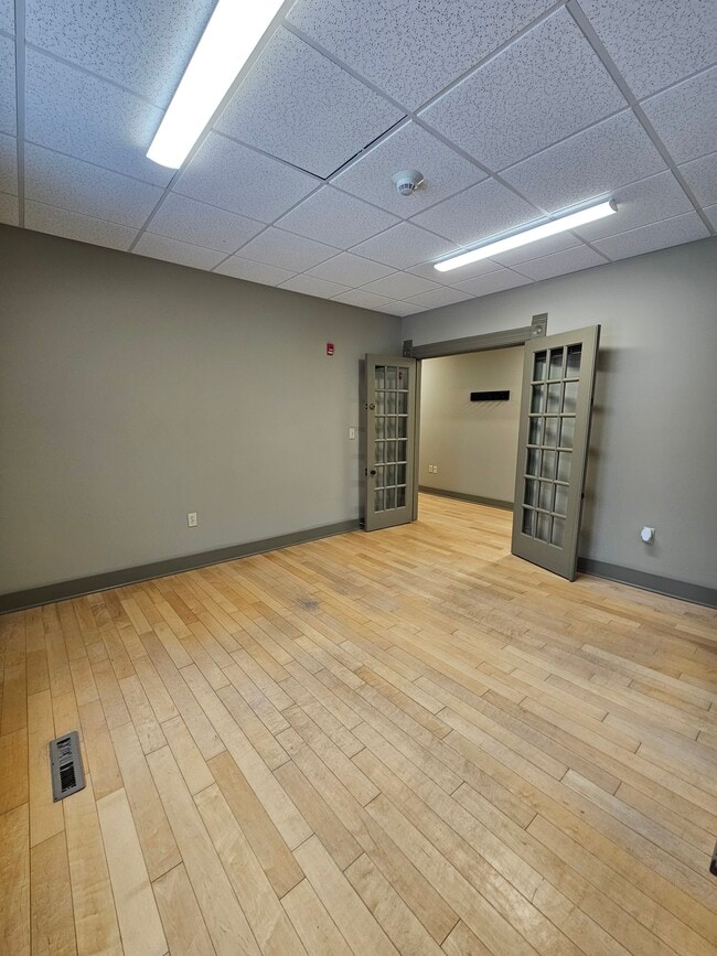 Living room/common area - 206 N Charles St