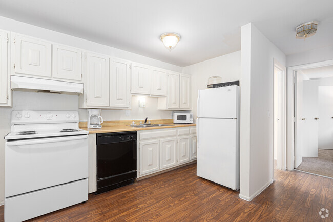 2BR, 1BA - 986SF - Breckenridge Apartments