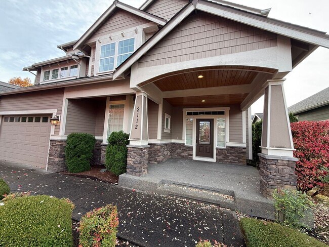 Foto del edificio - Stunning large 3 bedroom plus bonus rooms ...