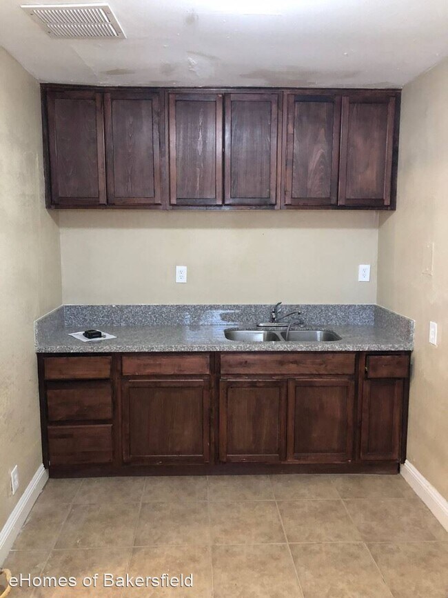 Building Photo - 710 Sequoia Dr