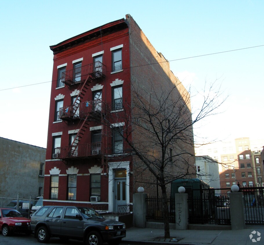 Primary Photo - 2113 Belmont Ave