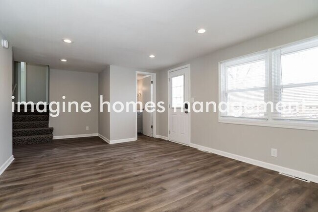 Foto del edificio - Remodeled 4 Bedroom Home in Overland Park!