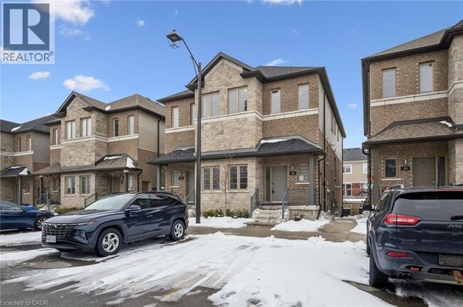 Building Photo - 205 W Oak Trl