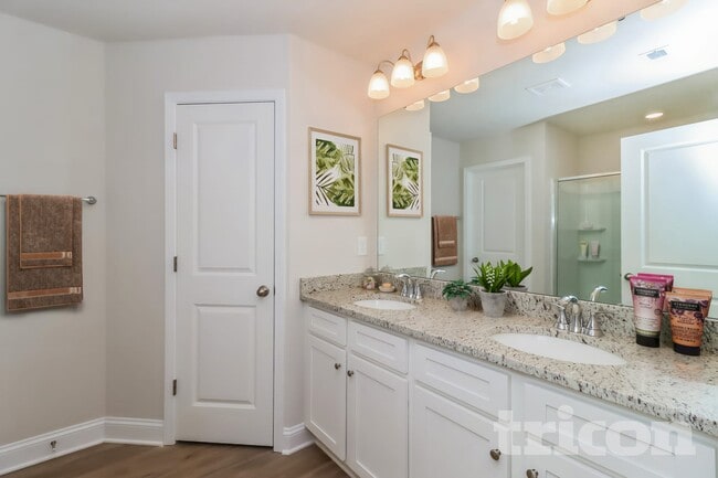 Interior Photo - Tricon Lake Norman