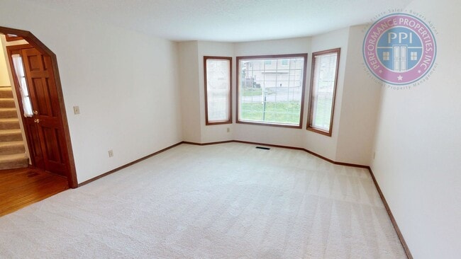 Building Photo - Hidden Springs in West Linn! Pets Friendly! Room To Roam