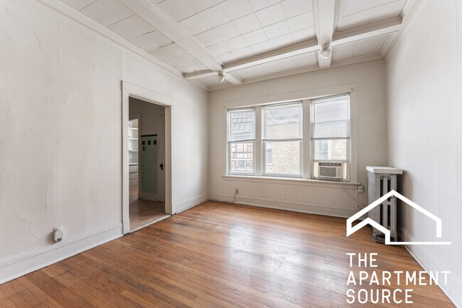 Building Photo - 1233 W Foster Ave