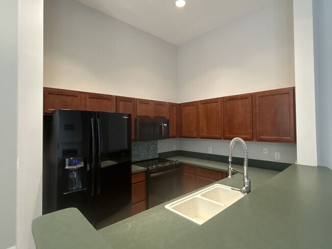 Foto del edificio - T.R. Lawing Realty Property