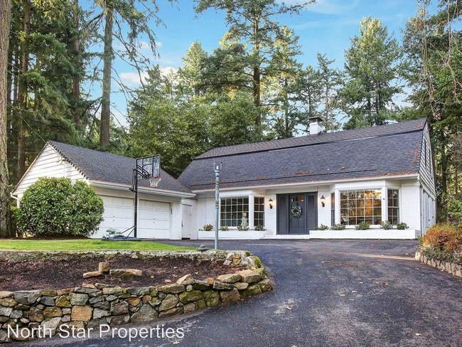 Building Photo - 3 br, 3 bath House - 220 Chandler Pl.