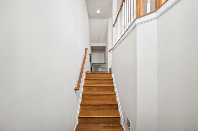 Foto del edificio - Stunning luxury townhome in the Fieldstone...