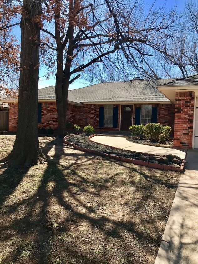 Foto principal - Updated 4 Bedroom Home in Harvest Hills