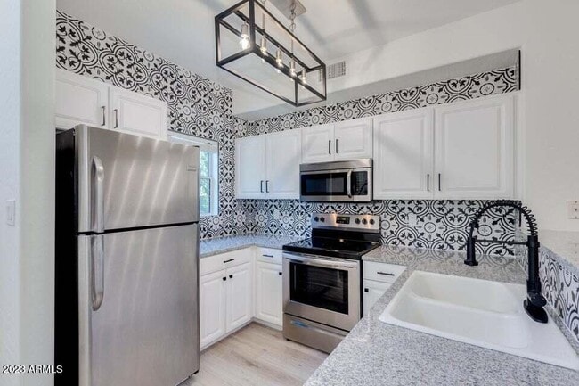 Building Photo - 160 W Commerce Ct