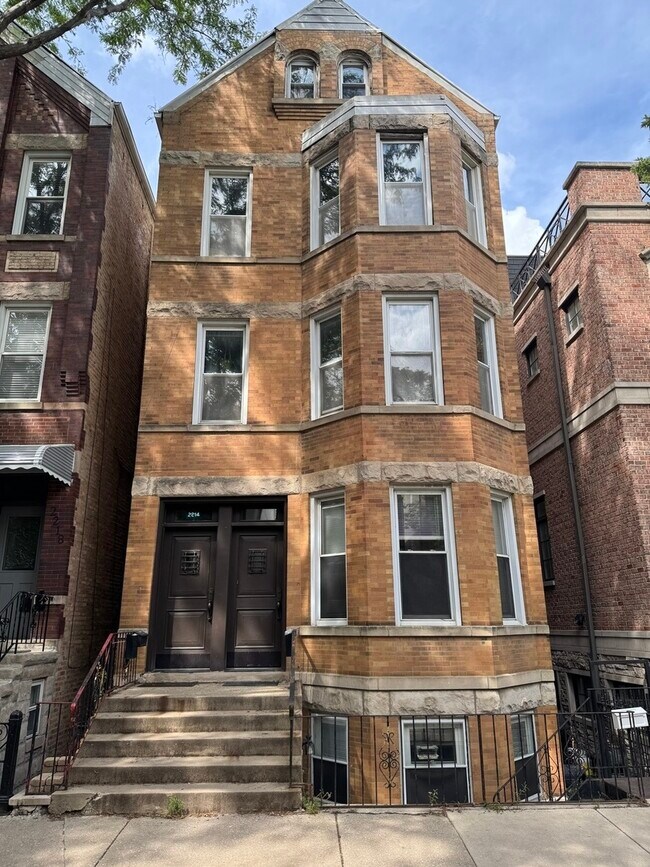 Building Photo - 2214 W Lyndale St