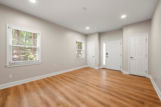 Foto del edificio - 3721 Ashford Dunwoody Rd NE