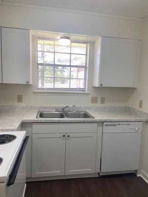 Foto principal - D'Iberville Townhomes