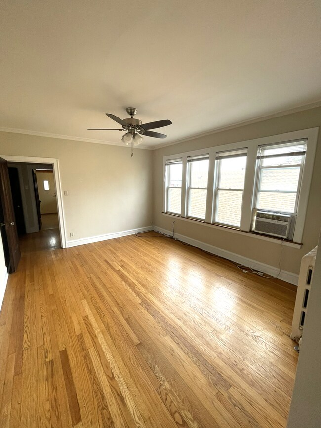 Foto del edificio - 2433 W Dakin St